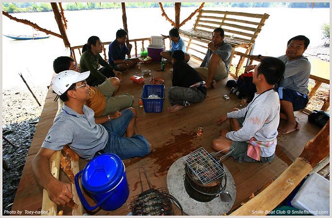 แต่มันเป็นทริปที่ผมประทับใจมากที่สุดทริปหนึ่ง ผมไปร้านพี่ยุทธหลายครั้งในสมัยนั้น บางครั้งก็เอาเรือลำ