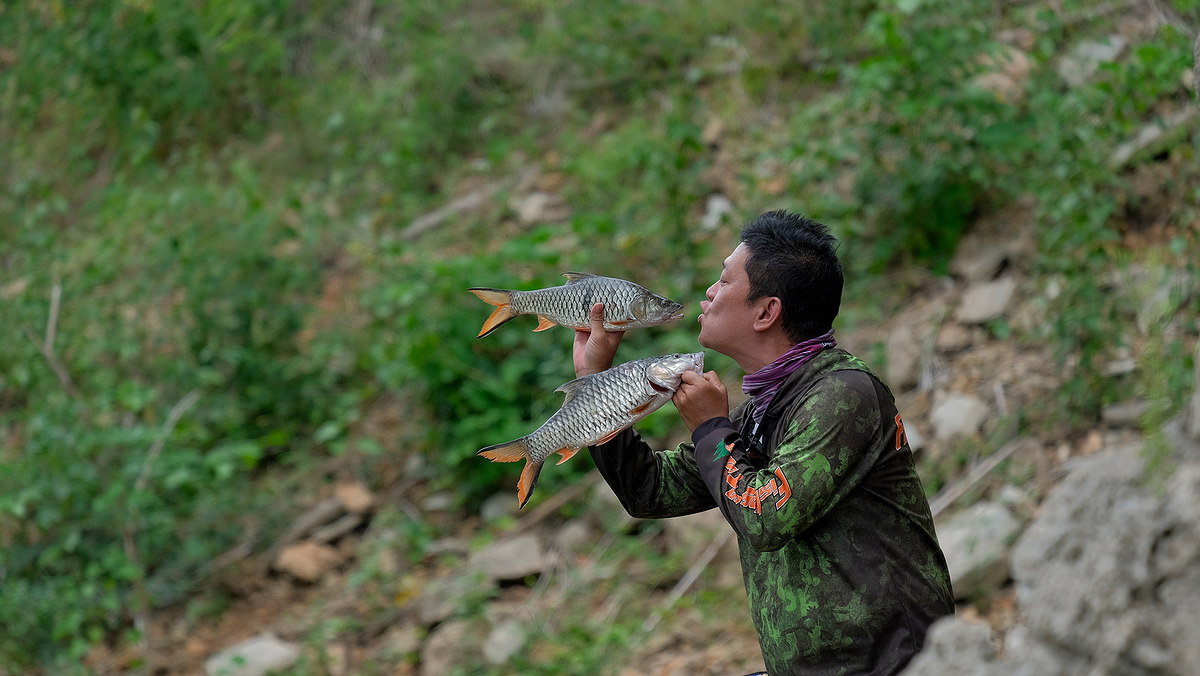 ในเรืออีกลำ มีน้าดั๋ย กับ น้าหนุ่ม มากับ ไต๋สมชาย