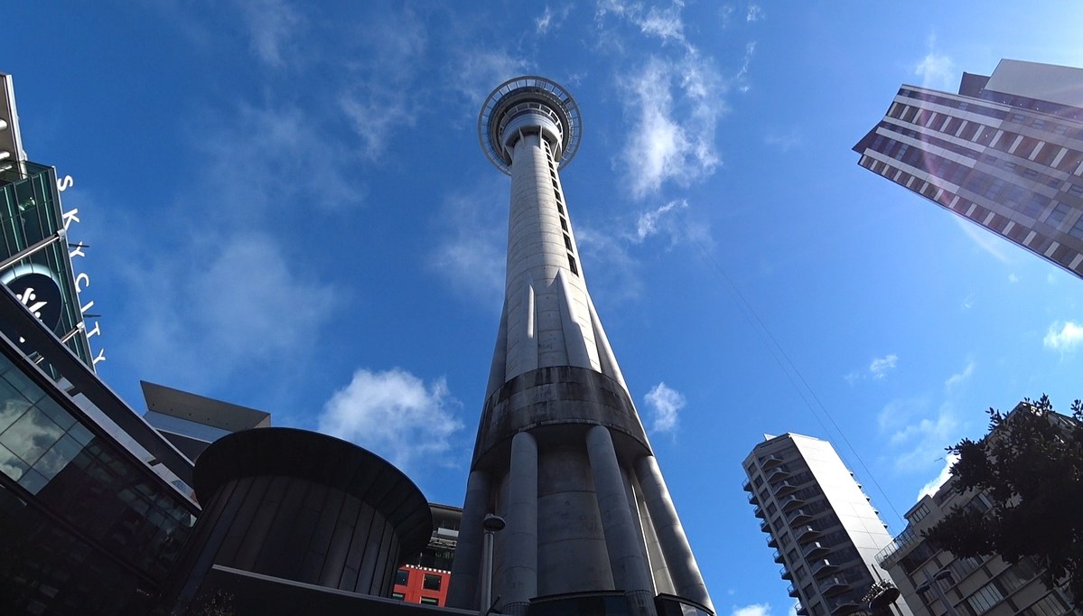 ถึง sky tower แระ .. 
ภาพถ่ายใต้สกาย .. มุม หนอนมอง worm eyes view.