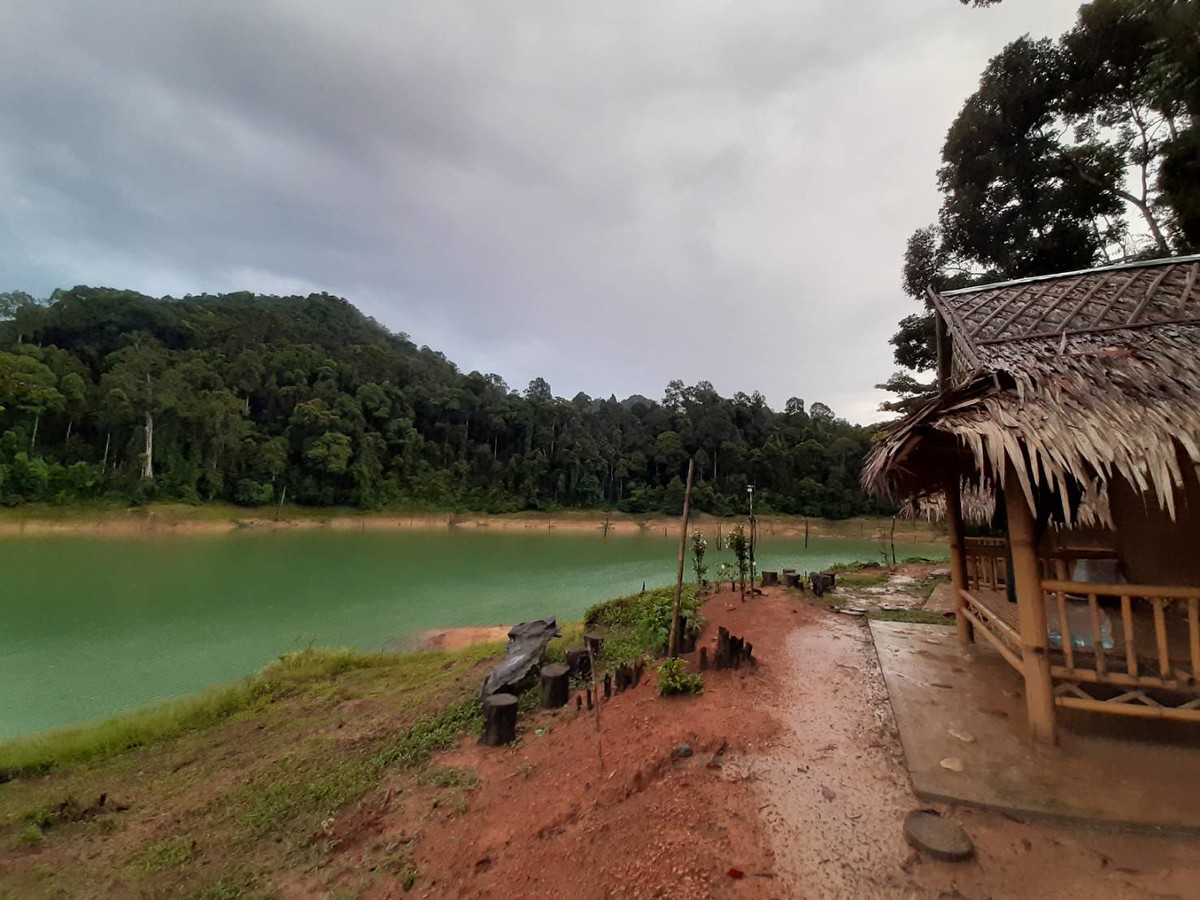 ที่พักด้านบนจะใกล้ห้องน้ำครับ