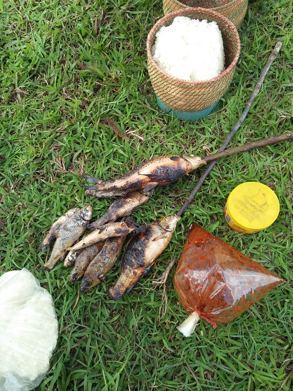 ข้าวเที่ยง พริกป่นน้ำปลามะนาว เป็นมื้อที่อร่อยมากๆ :grin: :grin: