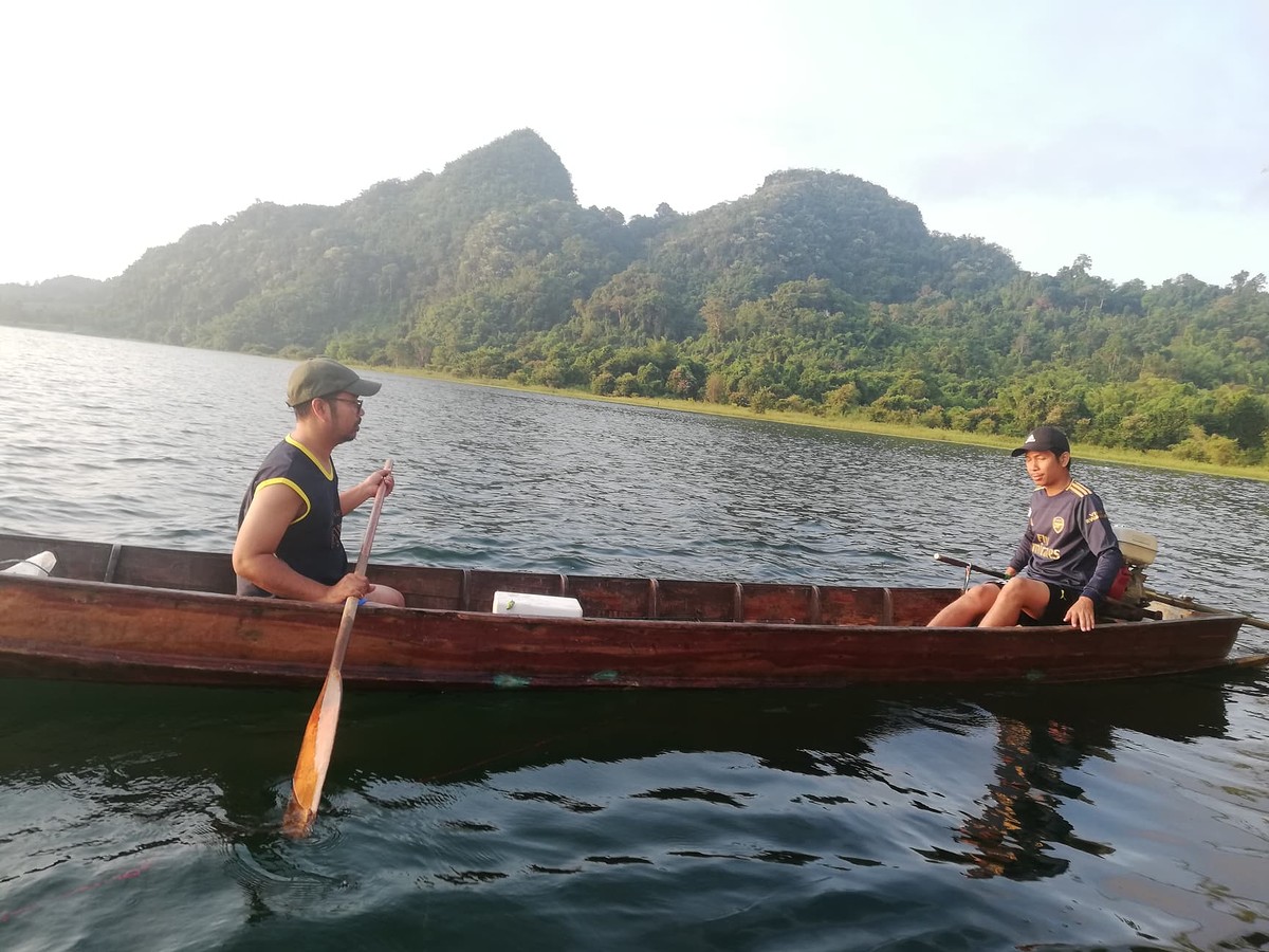 ลงเบ็ดเสร็จ ผมกับพี่ที ลงเรือไปเช็