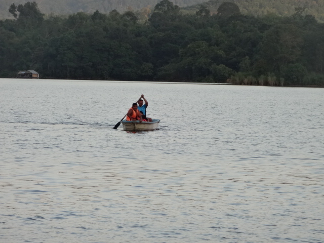  [b]เสียงใครพายเรือมากันครับ ดูก่อน[/b] :cheer: