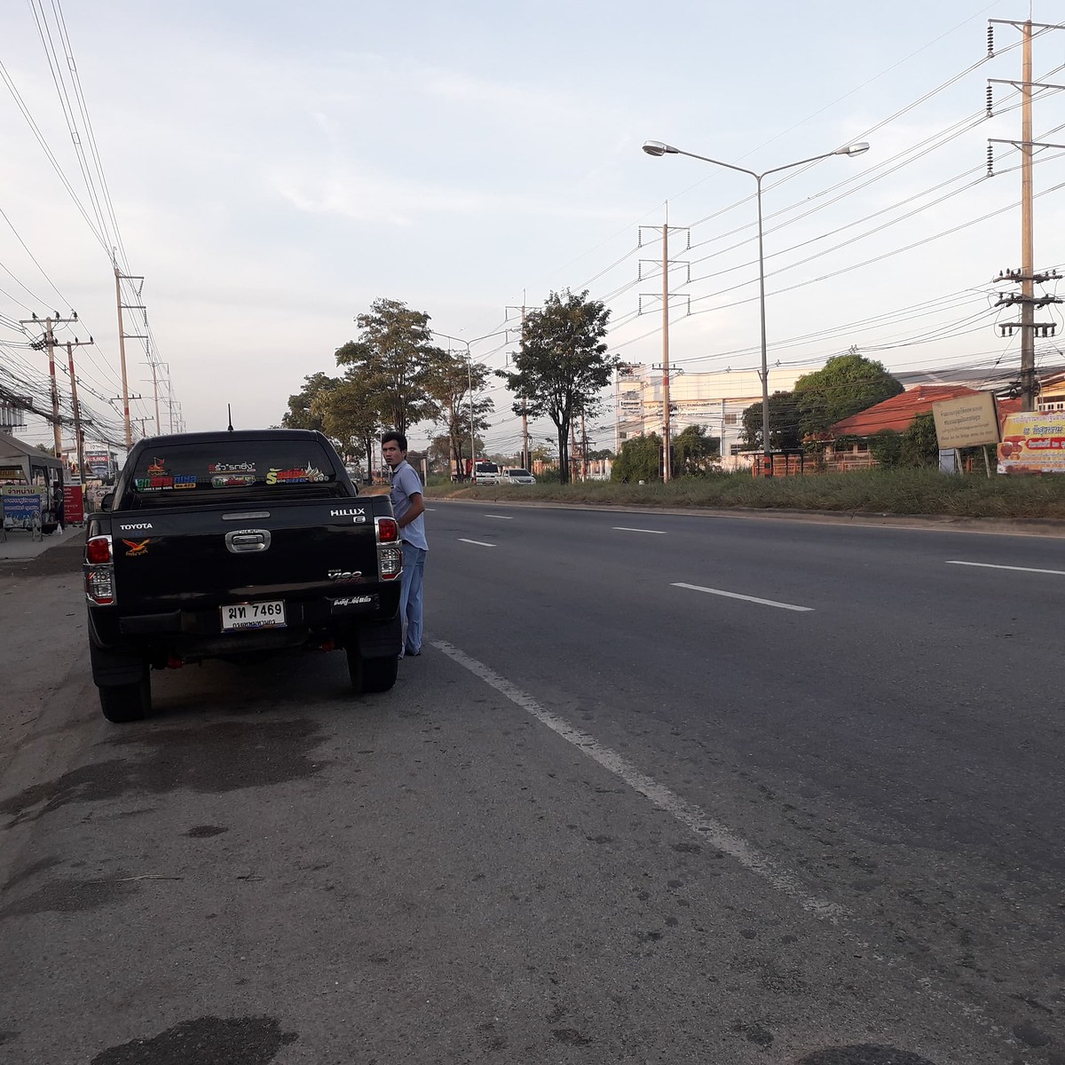 แวะหาขอกินหน่อย.. ข้างทางมี ปาท่องโก