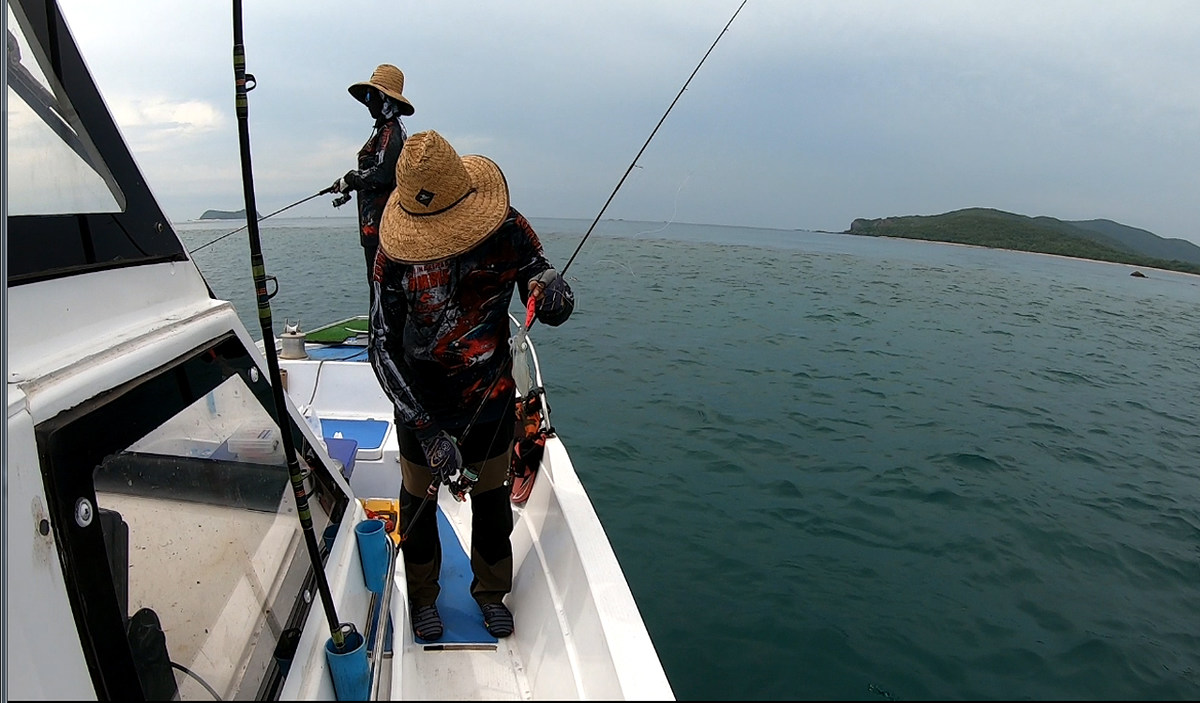 สองคนหัวเรือก็ไม่ว่างกันเลย