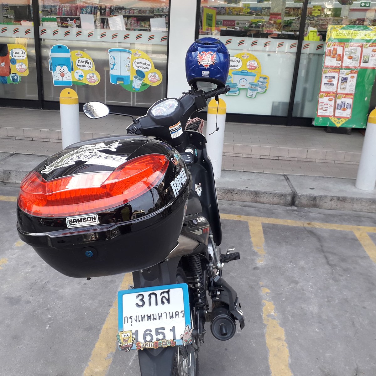 มาถึงบางแสนก็ 7 โมงแล้ว..

แวะหาซื้อน