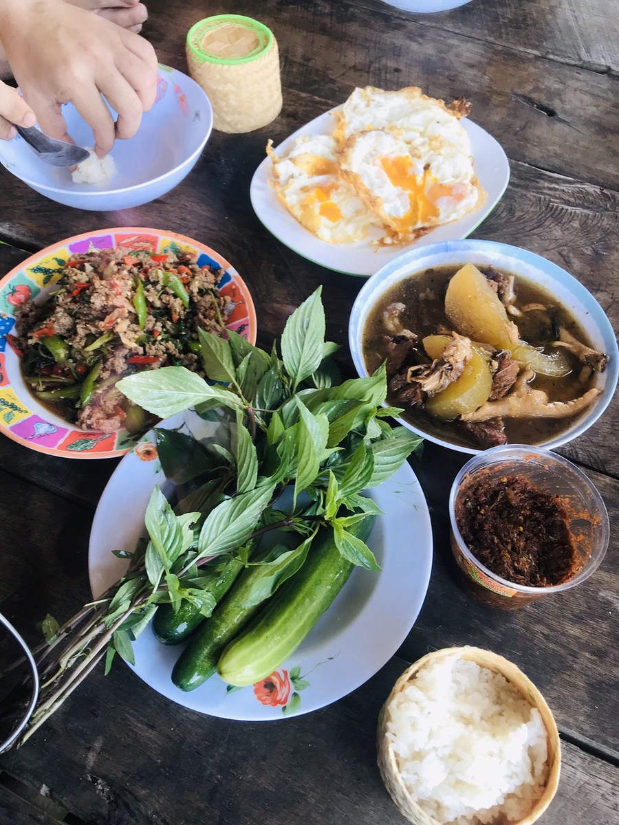 กินข้าวกันครับกระเพราเนื้อไข่ดาว ไ