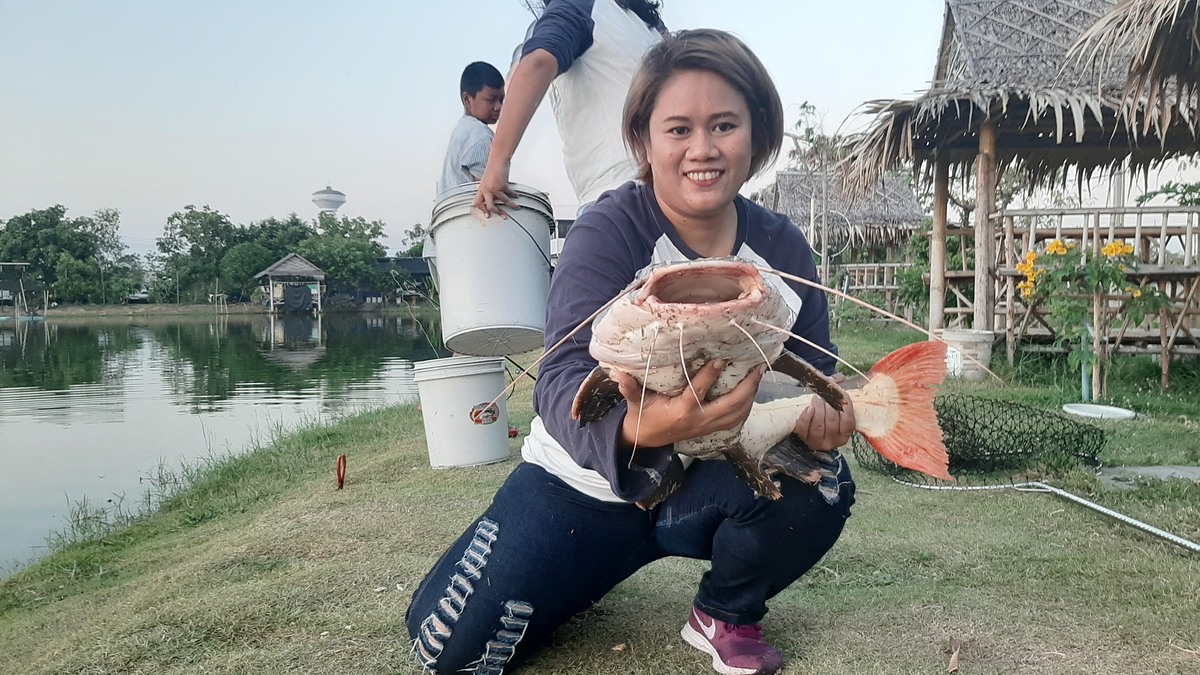 เมื่อวานไปอากาศเย็นมาก 19° ได้น้อยตัว เลยลองตกเรดเทลเล่นก็พอได้ตัวค่ะ