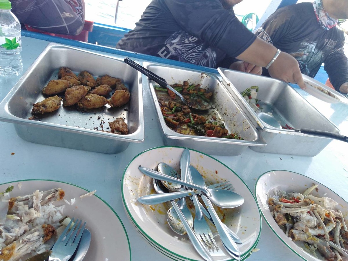 ย้ายหมายกินข้าวกันครับ