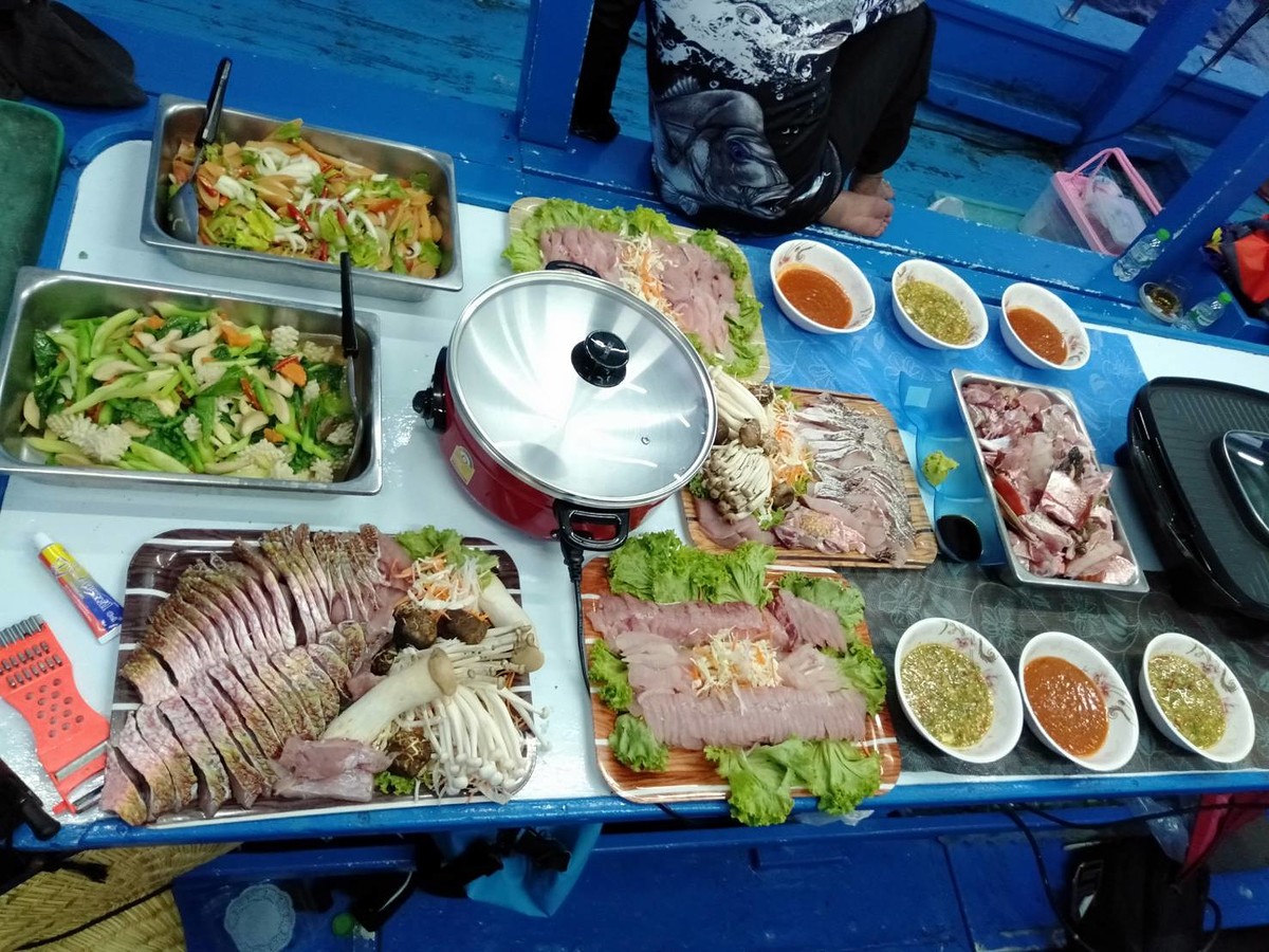 อาหารมื้อค่ำคืนสุดท้ายบนเรือ