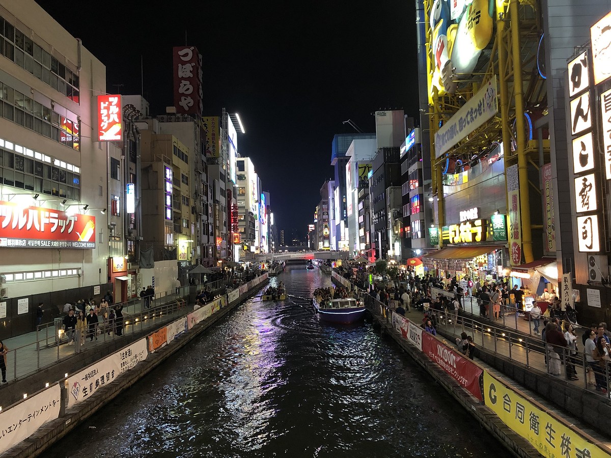 

 [center]มาโอซาก้า ก็ต้องมาย่านที่เป็น Land mark[/center]

 [center]Dotonbori river หริอ แม่น้