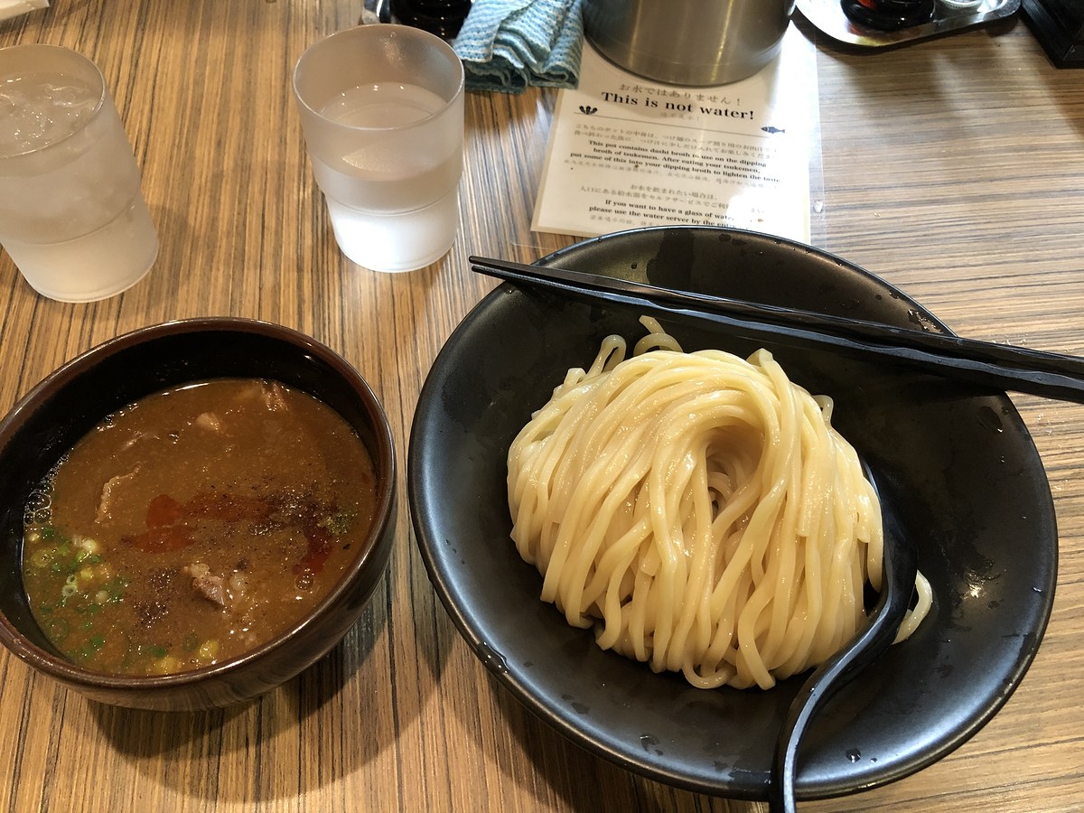 
 [center]มาแล้วครับ เมนูเด็ดของทางร้าน Ginjo tsukemen miso[/center]

 [center]เวลากินก็คีบเส้นแล