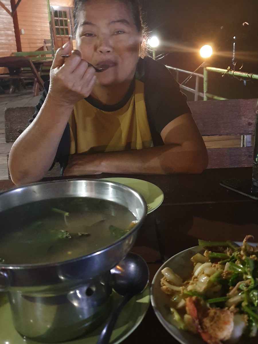 แม่บอก ไปต่อไม่รอละนะ  กินแห้วต่อไป