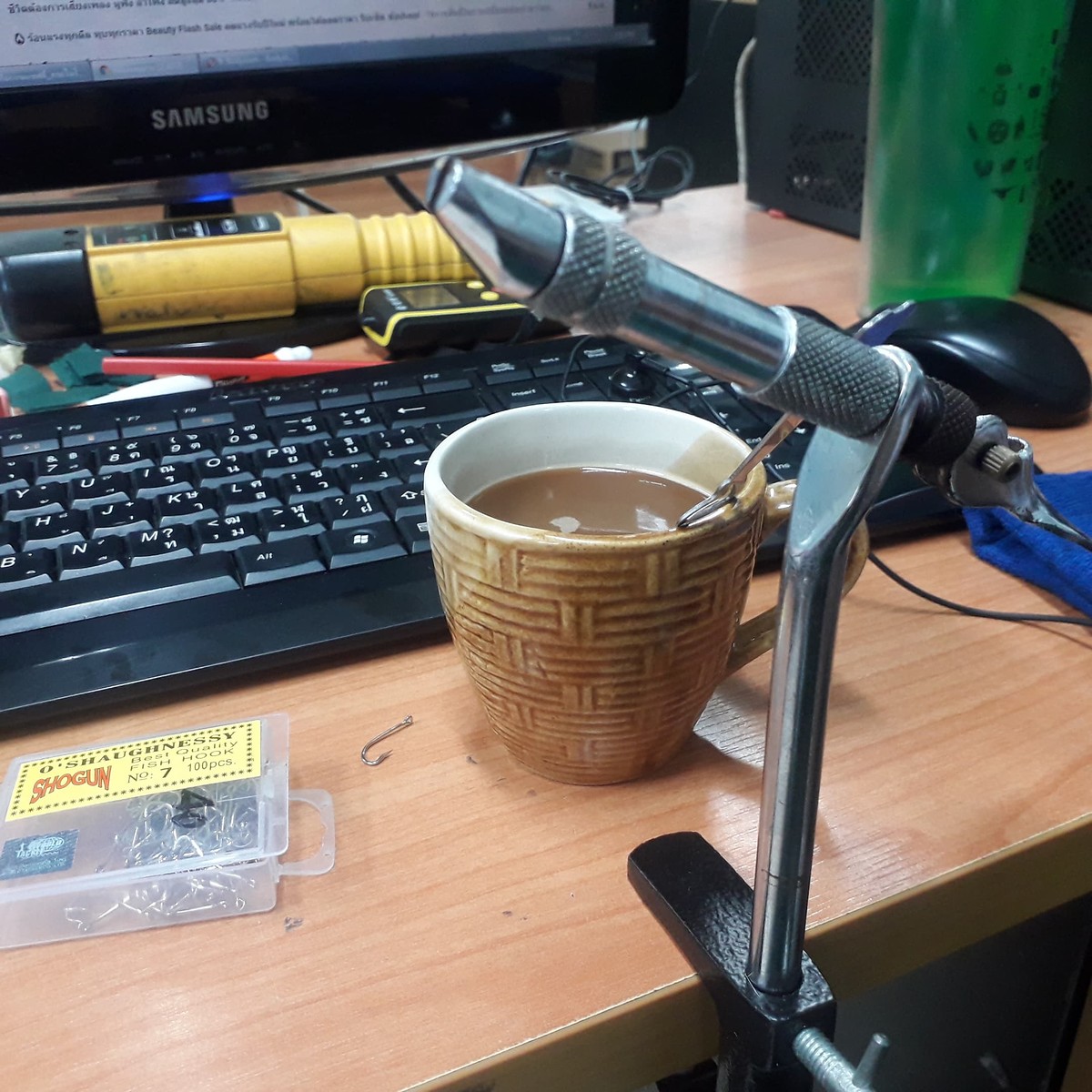 บิ้ว อารม ด้วยกาแฟสักแก้ว ฟังเพลงไป