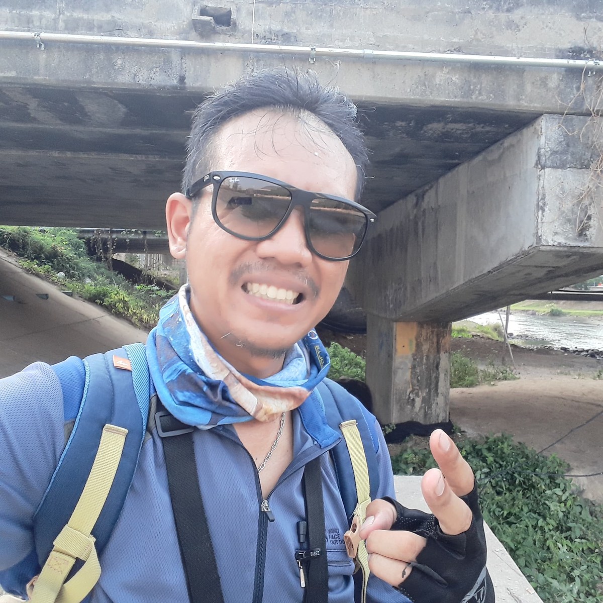 แล้วก็ลงมาอย่างปลอดภัยครับ  :laughing: :laughing