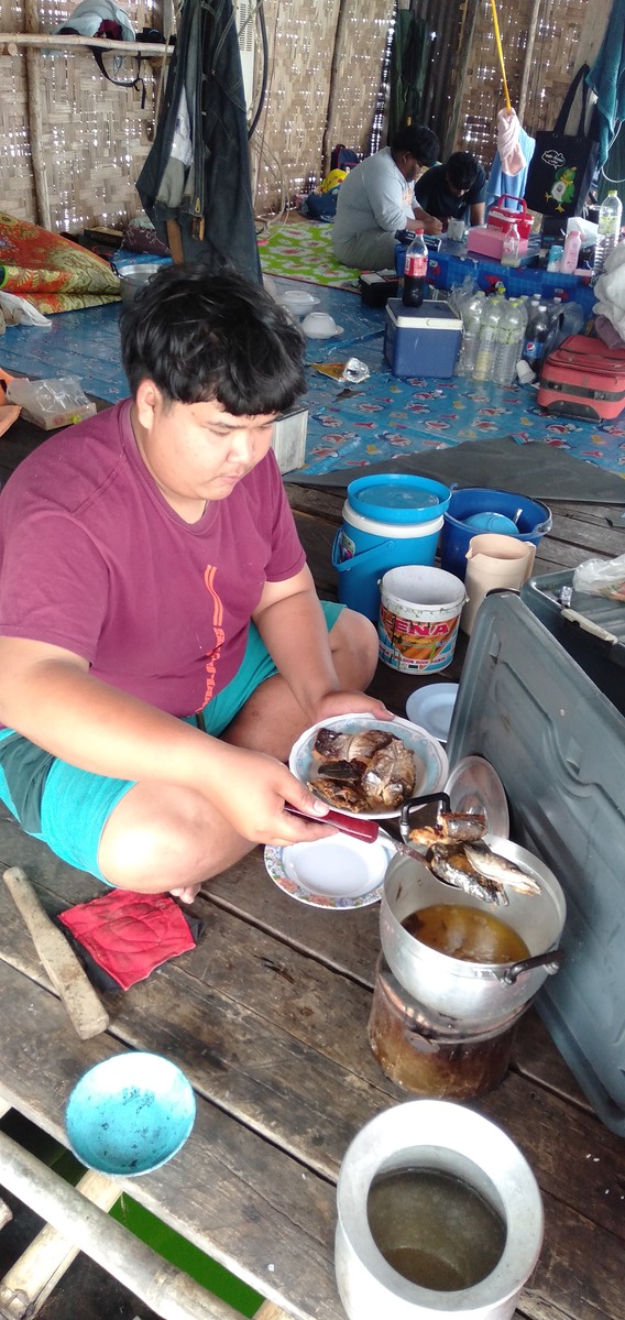 กินข้าวดีกว่าครับ