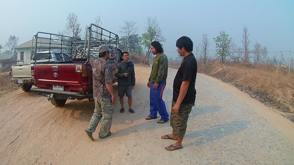 พี่ชัยไกด์แห่งมอละอิขัยรถมาส่งที่บ้านวาเลย์ในพม่าครับ :cheer: