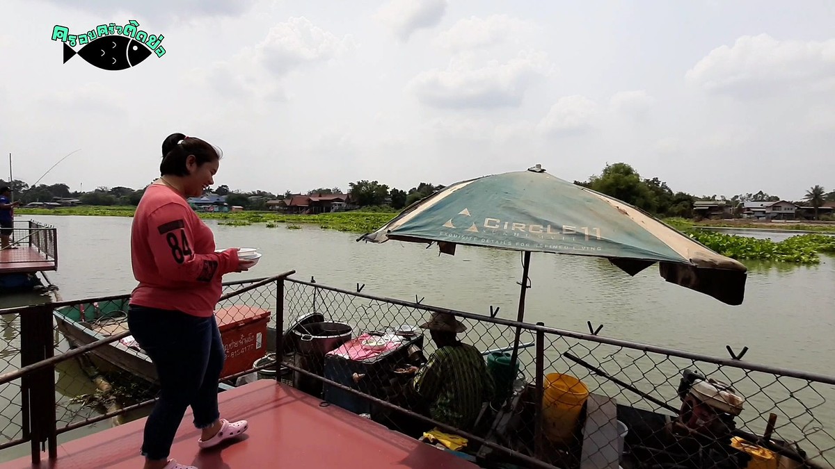  [b]มีก๋วยเตี๋วเรือมาขายด้วย โบกสิจ่ะ รออะไร [/b]