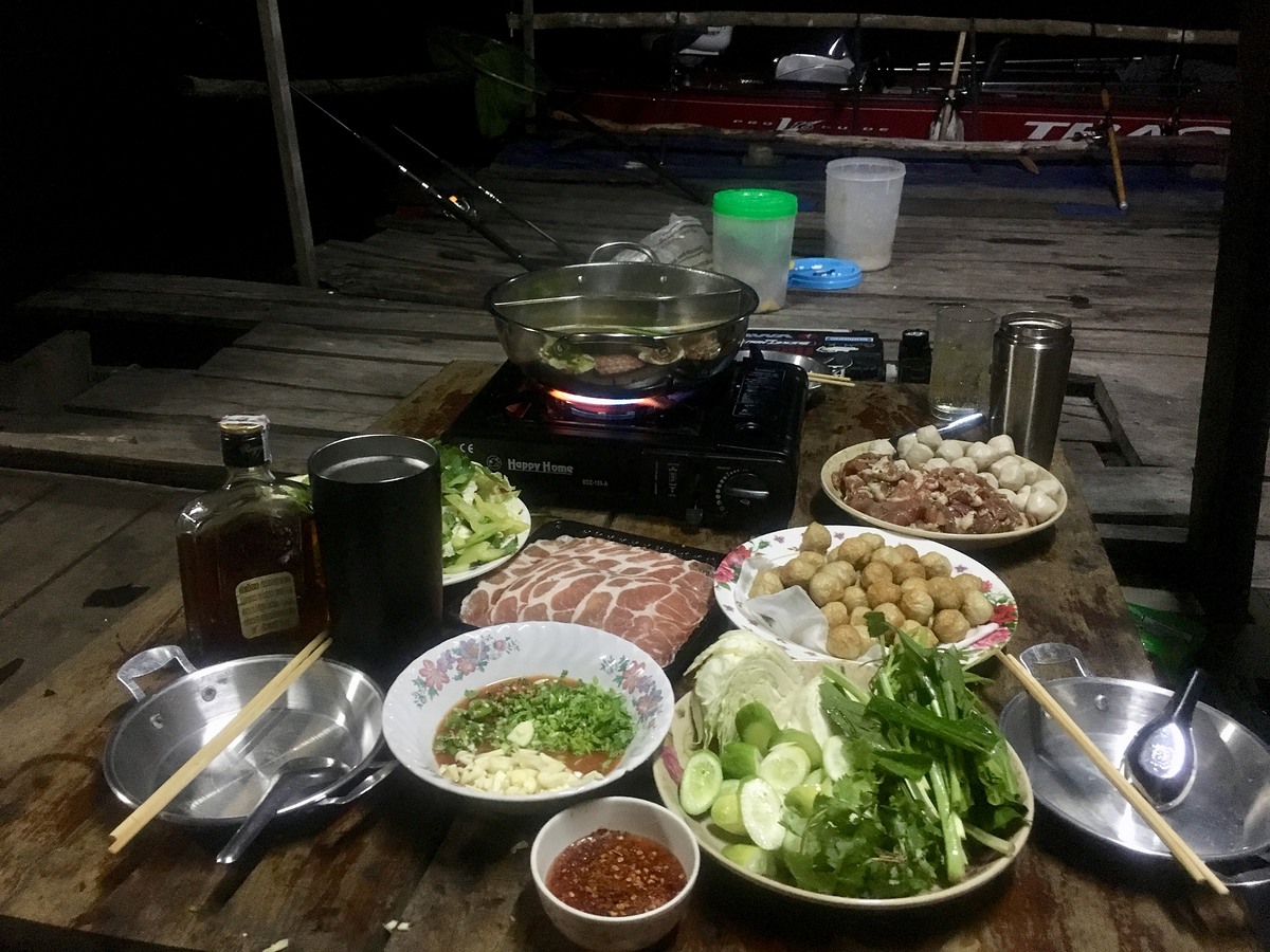 กับแกล้มของเราคืนนี้ครับช่างเข้าก