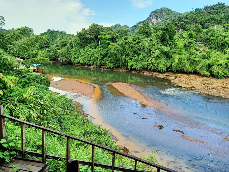  ก่อนกลับแวะบ้านพี่สาวถ่ายรูปด้านหลังบ้านในตลอดสวยๆ :blush: