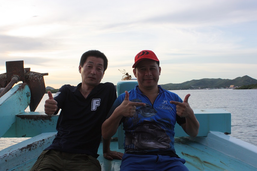 ที่ขาดไม่ได้คือ หัวน้าที่รักของผม KAMAKURA SAN
 แกเป็นคนออกค่าเรือให้ทั้งหมดเลยครับ :love: :love: