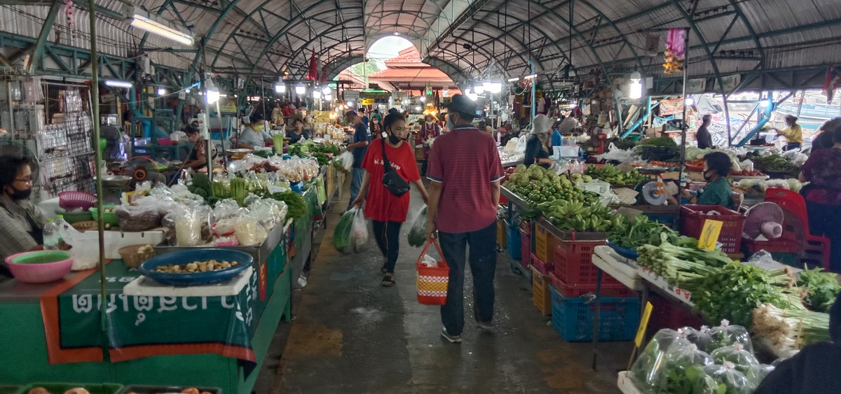 เพื่อไม่ให้เสียเวลาเราก็เริ่มเตรียมของสดกันเลยครับ พิกัดตลาดปทุมธานี