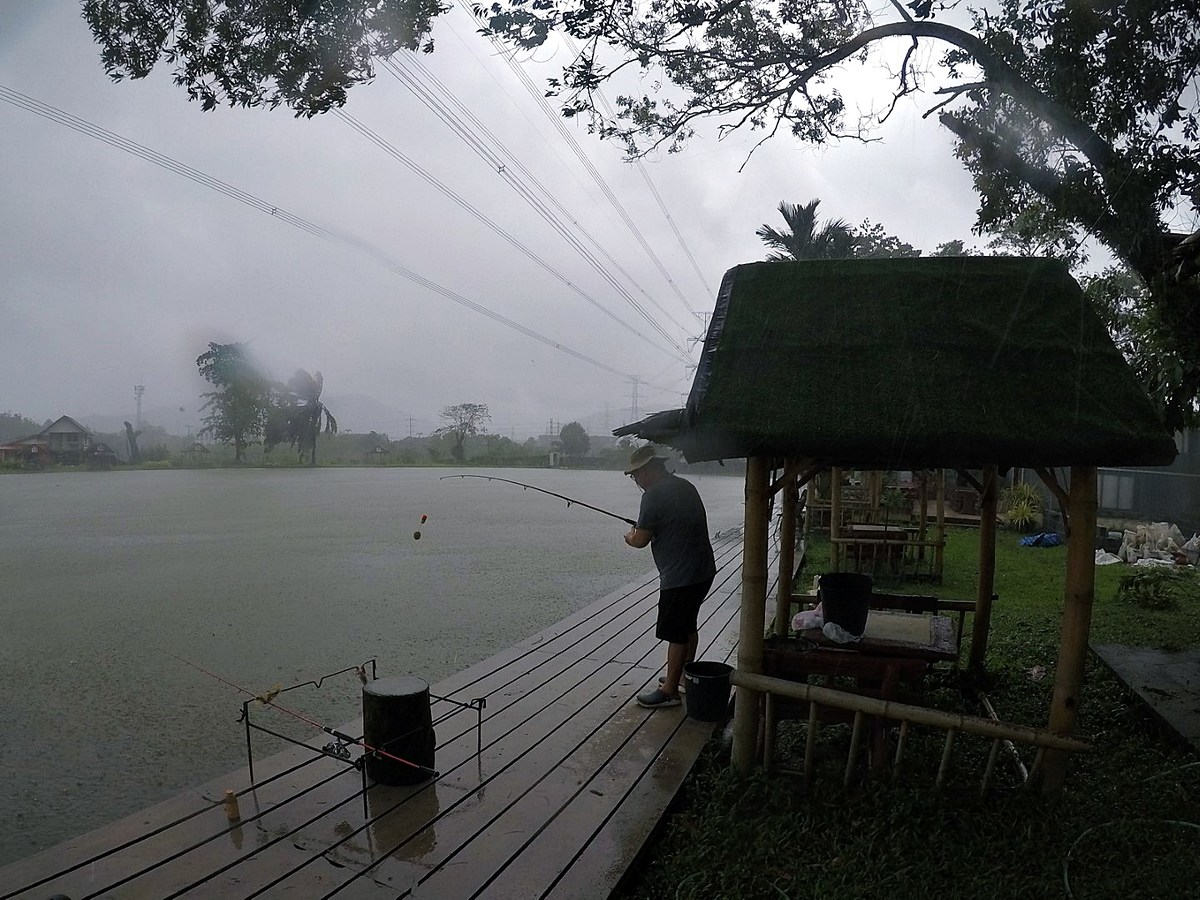 ฝนก็ยังคงตกๆหยุดๆ แต่เราก็ไม่หยุดตก