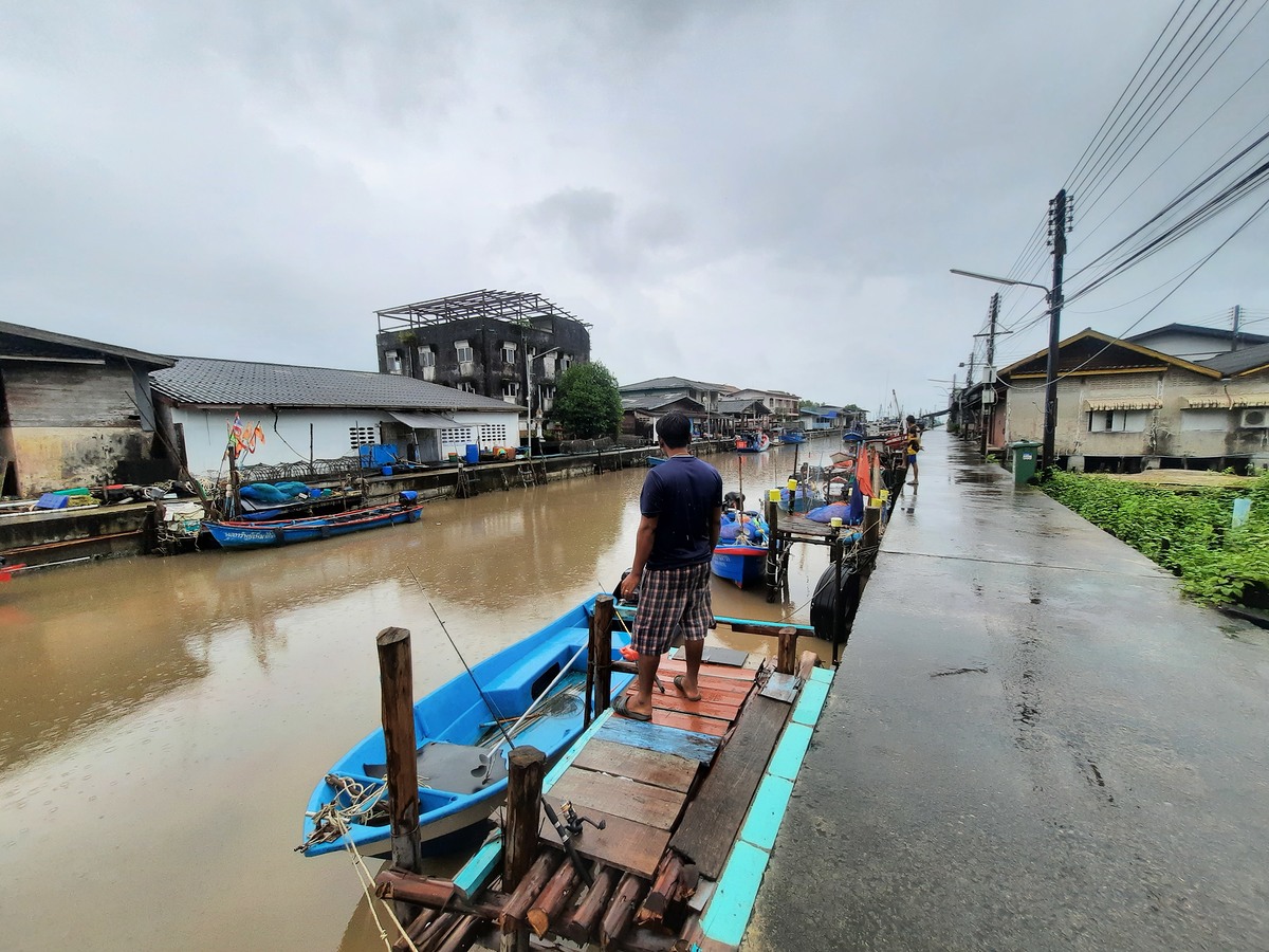 บรรยากาศ ฝนรินทั้งวัน