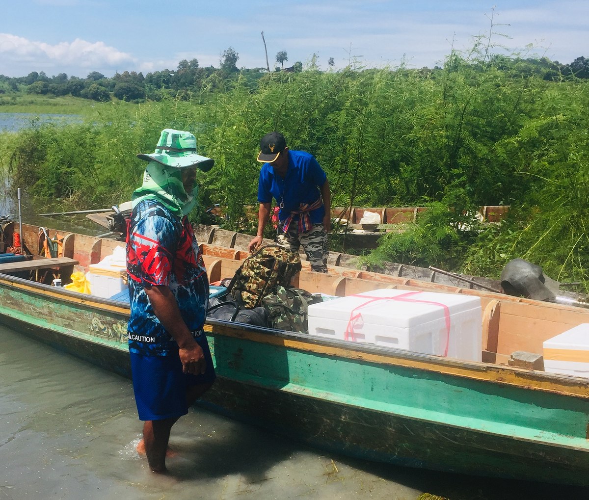 ขนของลงเรือ ขุนช้างมาเอง เรือลำใหญ่มาก