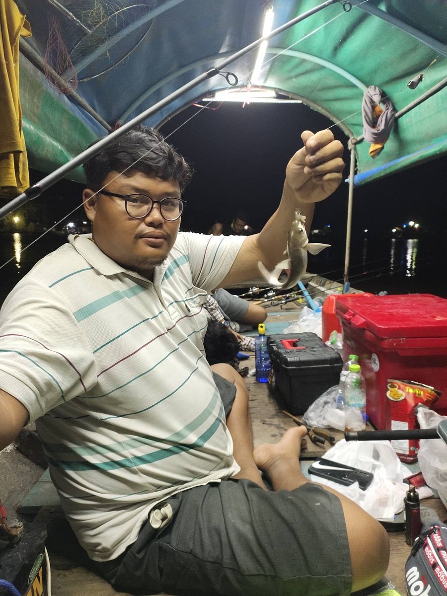 กลางเรือได้อีกและมาม่าจะได้กินหรื