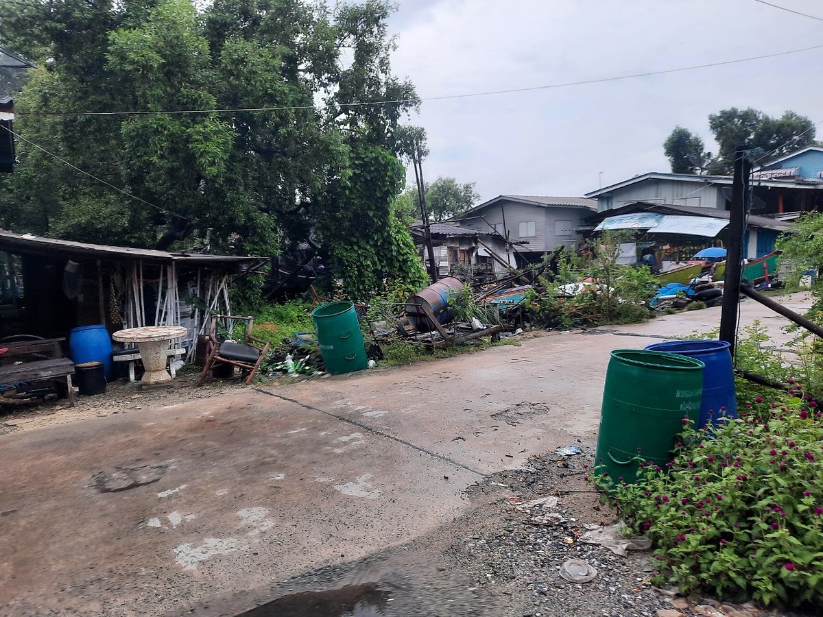 มาลงเรือที่ ซ.บางปู 108 ครับ

เช้าวันที่มา ยังหวั่นๆว่าพายุจะเข้า เพราะฝนโปรยมาตั้งแต่เช้ามืด
แต่