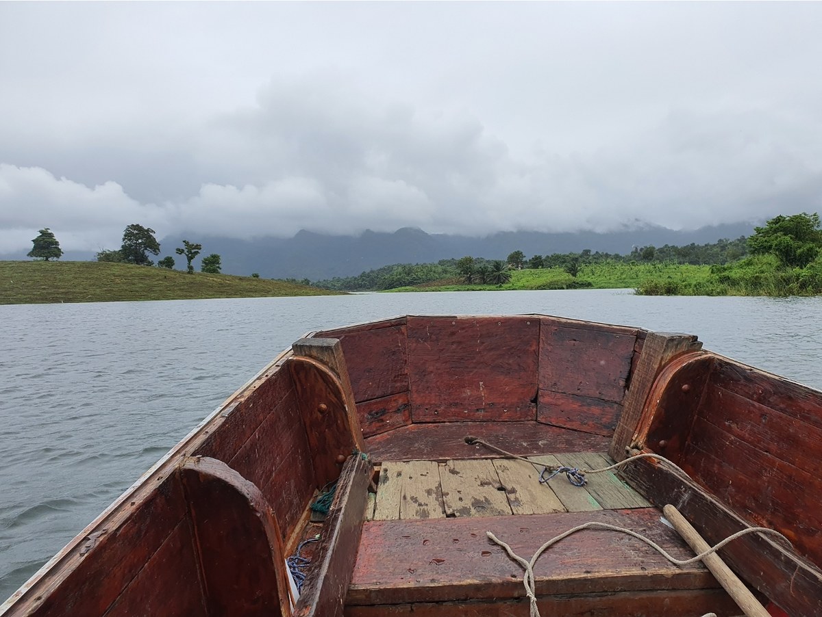  [b]มีวิว...ที่เรือกำลังวิ่งผ่าน[/b] :cheer: