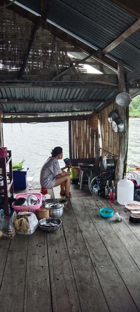 แม่บ้านผมก็เริ่มเข้าครัว ทำกับข้าว