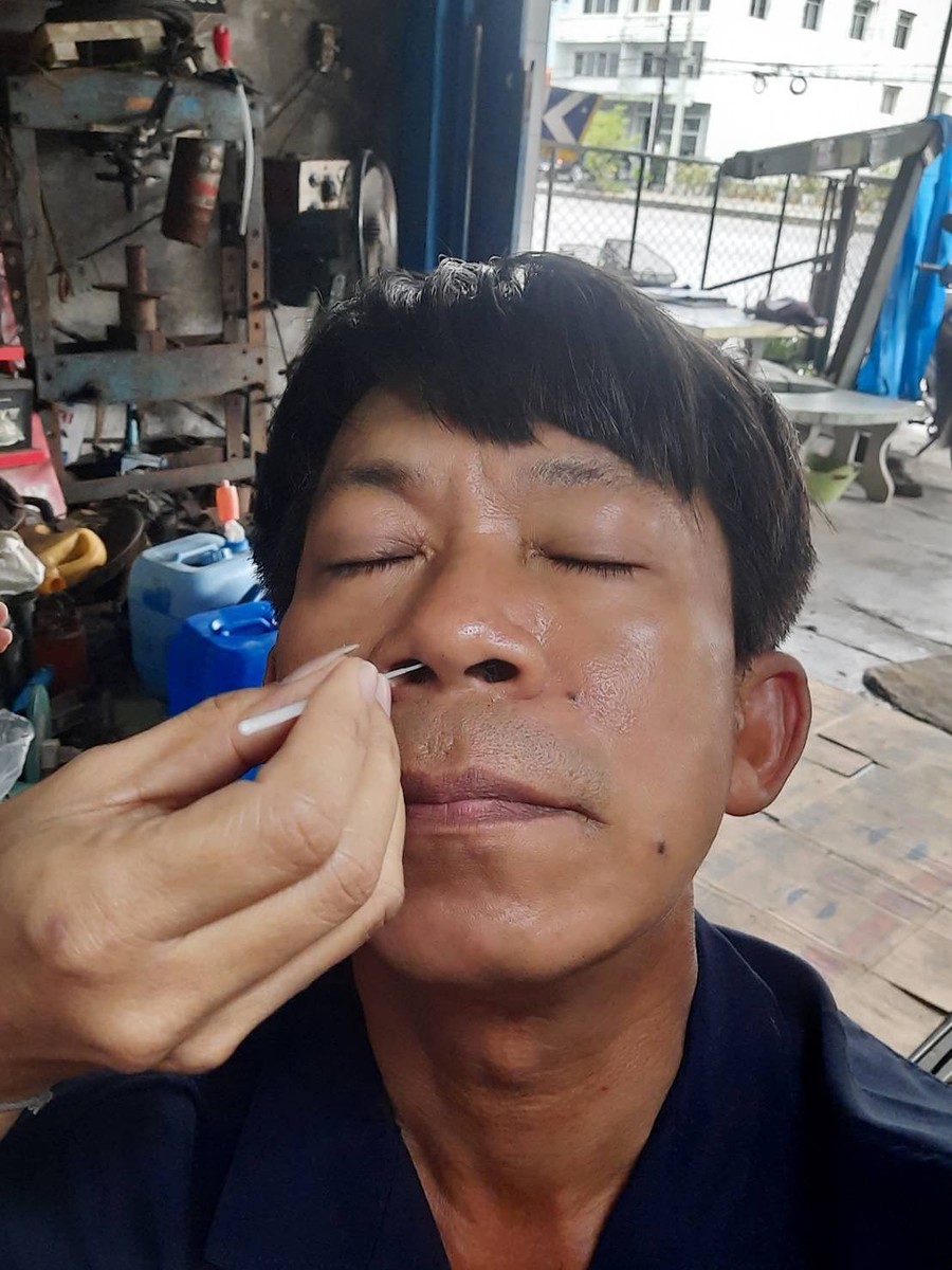 ก่อนะออกไปมันก็ต้องป้องกันกันด้วยครับทุกคนที่เดินทางมันใจปลอดภัยใว้ก่อนครับ งานจมูกบานก็มาครับ