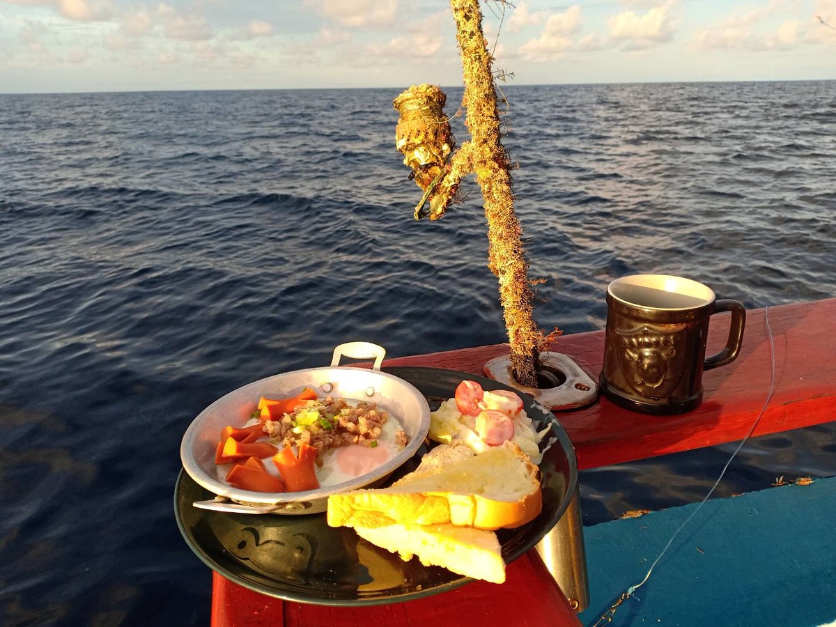 มื้อเช้าบนเรือ FLYING FISH