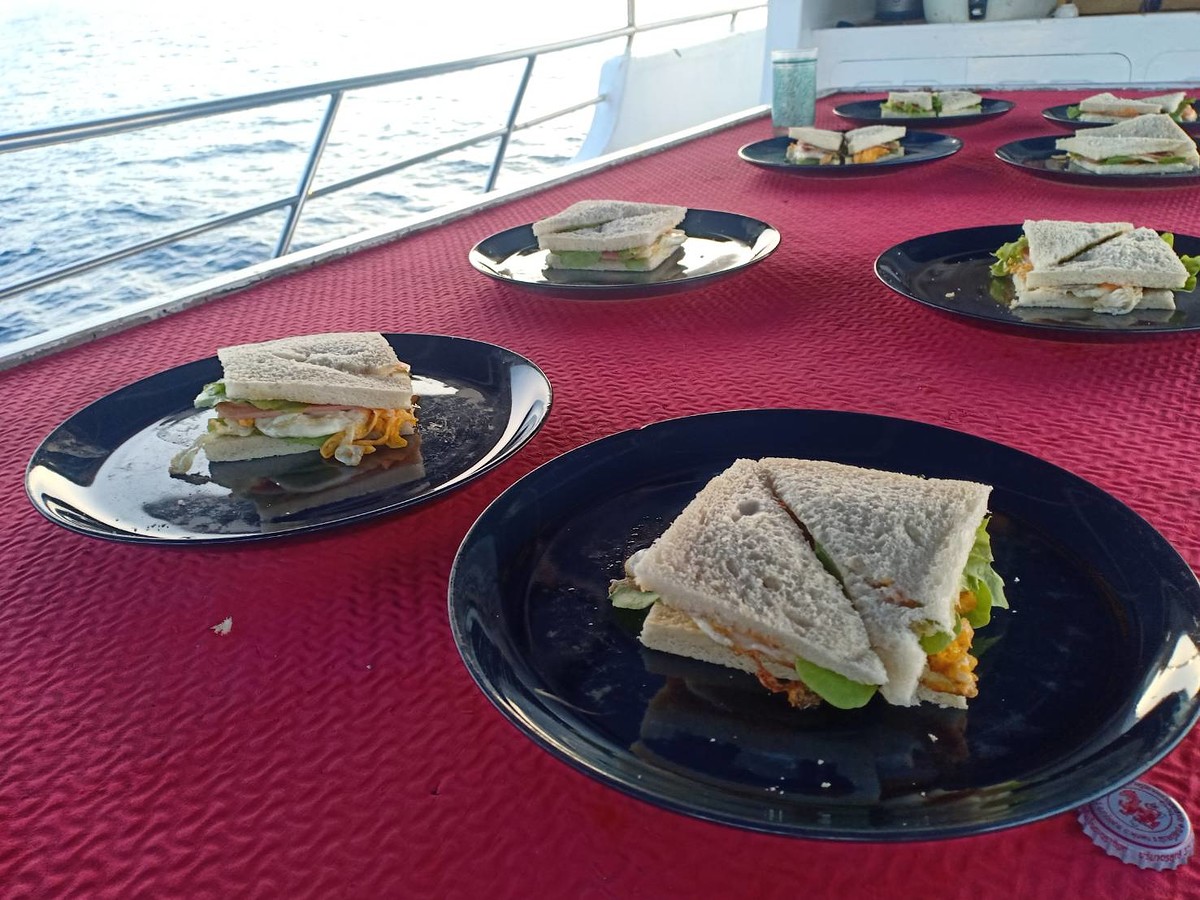 อาหารเช้าบนเรือ
