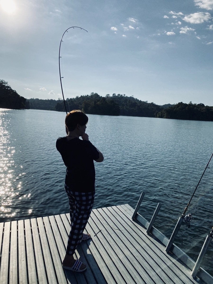  [center]ช่วงบ่ายๆน้องชายพายเรือออกไปตี