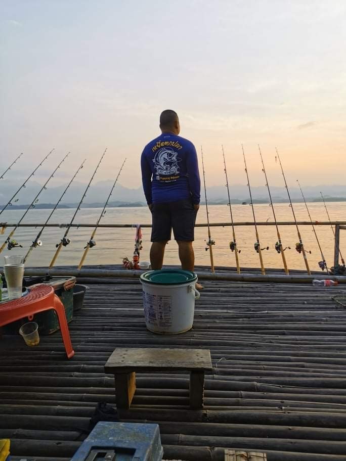  [b]สวัสดีครับพี่น้องชาว siam fishing เช้านี้ที่แพเขาแหลม อากาศดีครับ ผมชอบวิวมันสวยงามมากๆครับ[/b] 