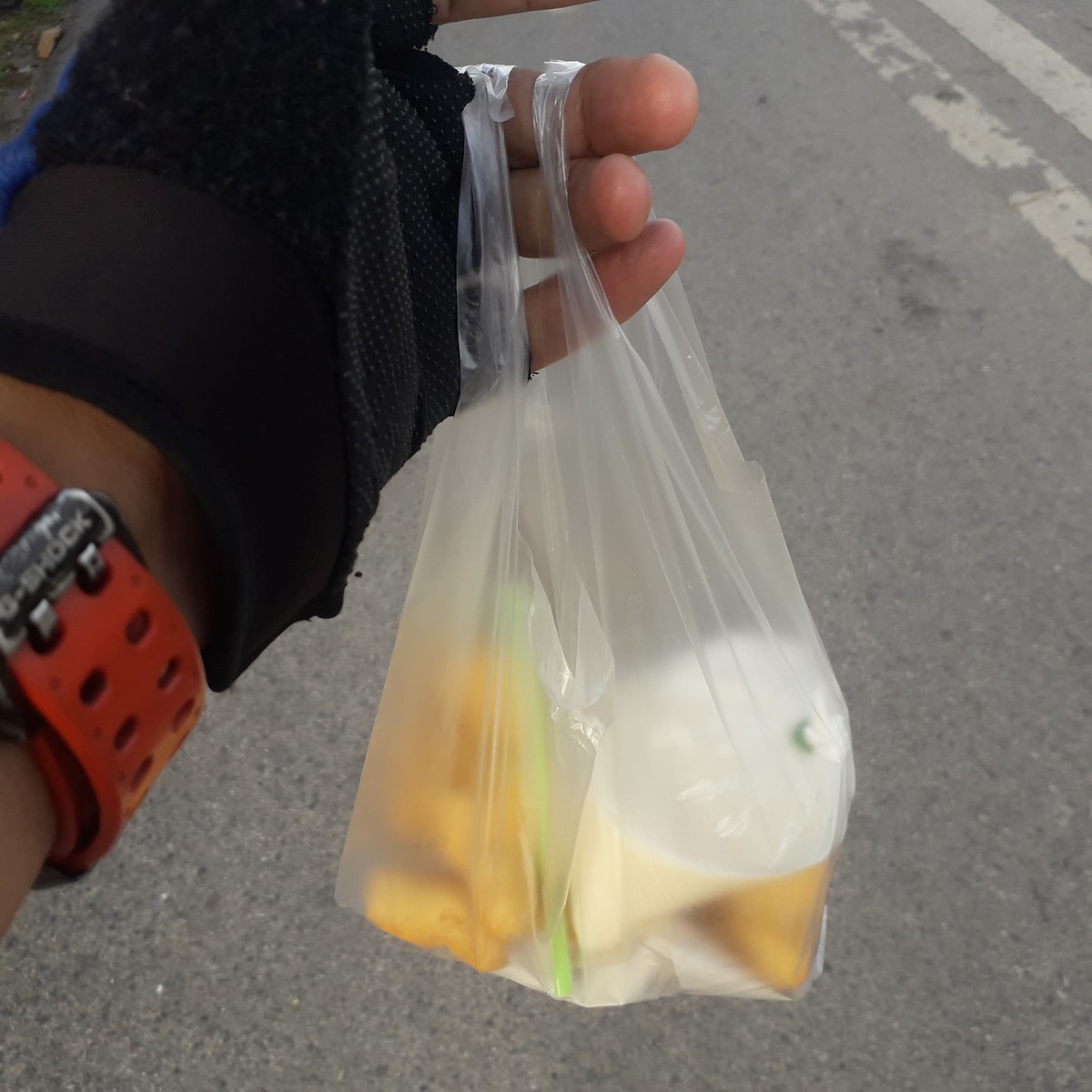 ปาท่องโก๋ กับ น้ำเต้าหู้ 15 บาท  :cheer: