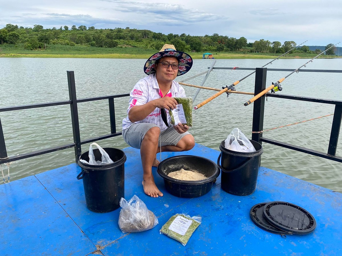  [b]รีบผสมเหยื่อเลยครับ เห็นยี่สกขึ้