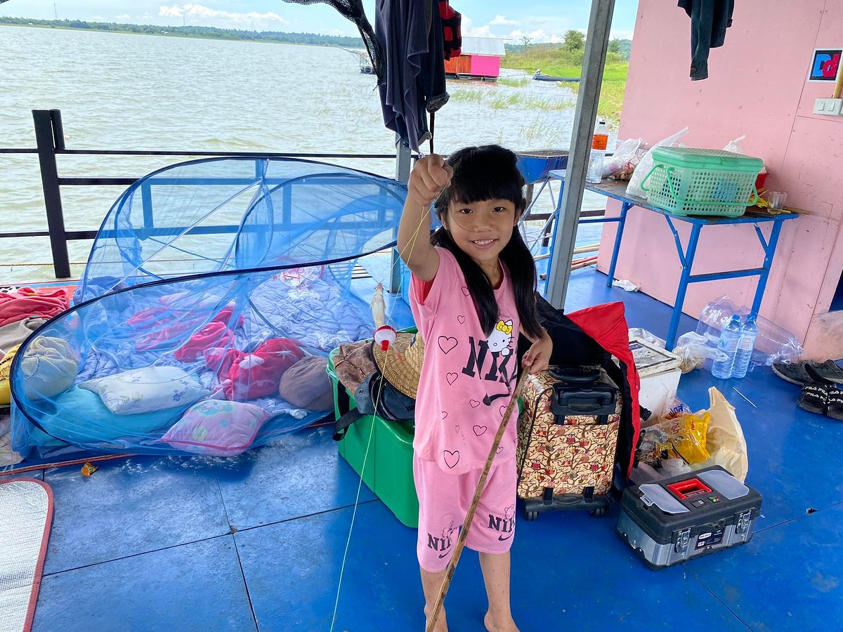  [b]เห็นปลาเล็กเยอะส่งนิชาไปหามาปิ้ง