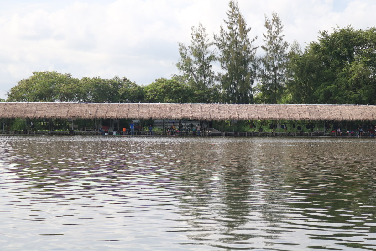 บรรยากาศ​รอบๆ​ บ่อครับ​  :grin: