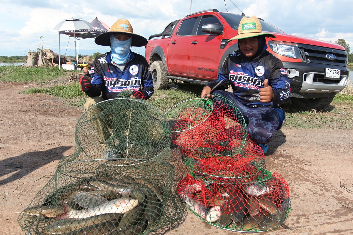 2 ท่านนี้ไม่ต้องบรรยาย สรรพคุณ แค่ ชั่วโมงแรก คนข้าง ๆ มองแบบมีเคือง 

กดกันยับ 2 คน 20+ หลังจากนั