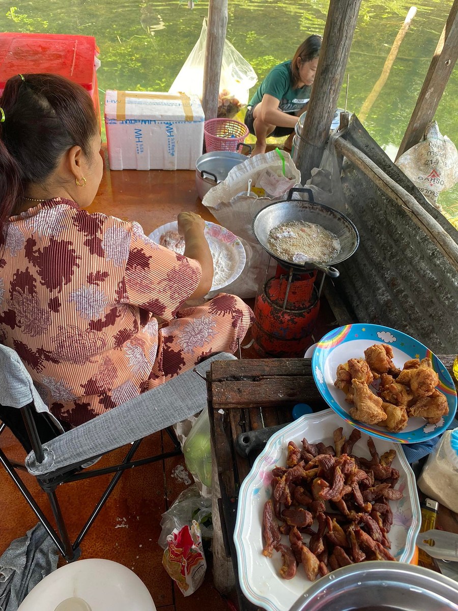  [b]แม่ก็ทำกับข้าวเพลินเลยครับ[/b]