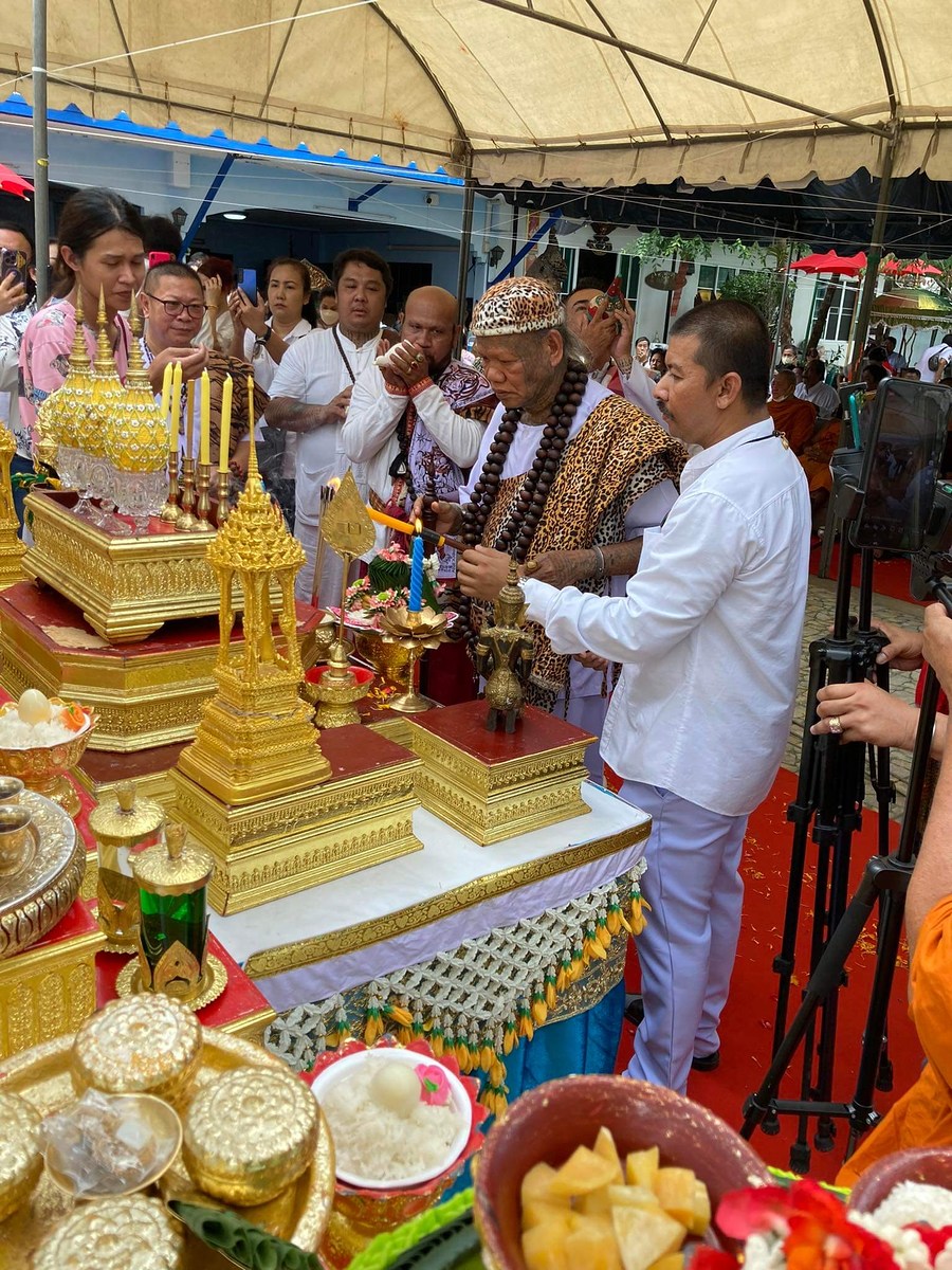        มีคลิ๊ปแต่ทำไม่ทันจริงๆ…งานตอนนี้ล้นมือมากๆ…ไหนจะต้อง
ไปเข็นรถข้าวแกงอีก…เดี๋ยวมาลงเพิ่มให้น