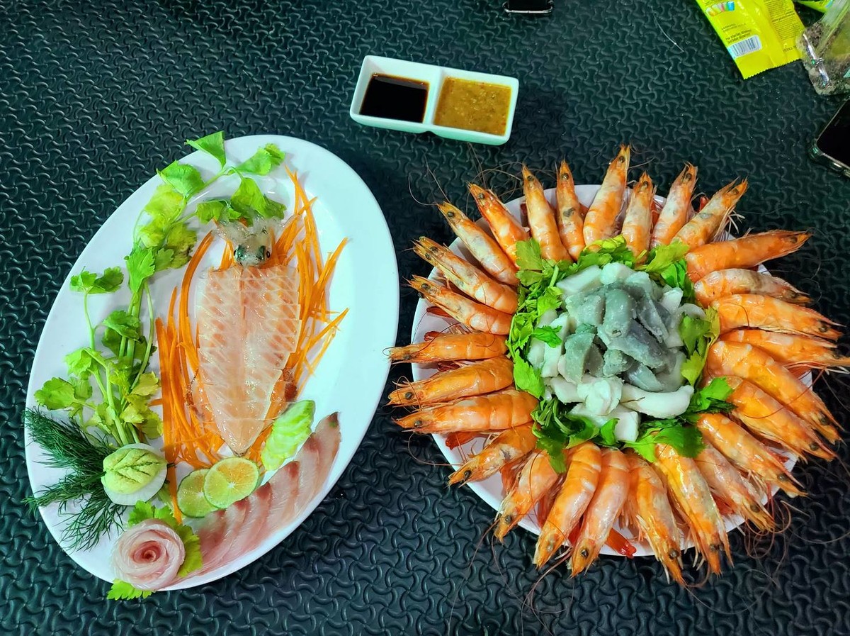 ชุดซีฟู้ด กุ้ง ไข่หมึก ซาซิมิ หมึกกล