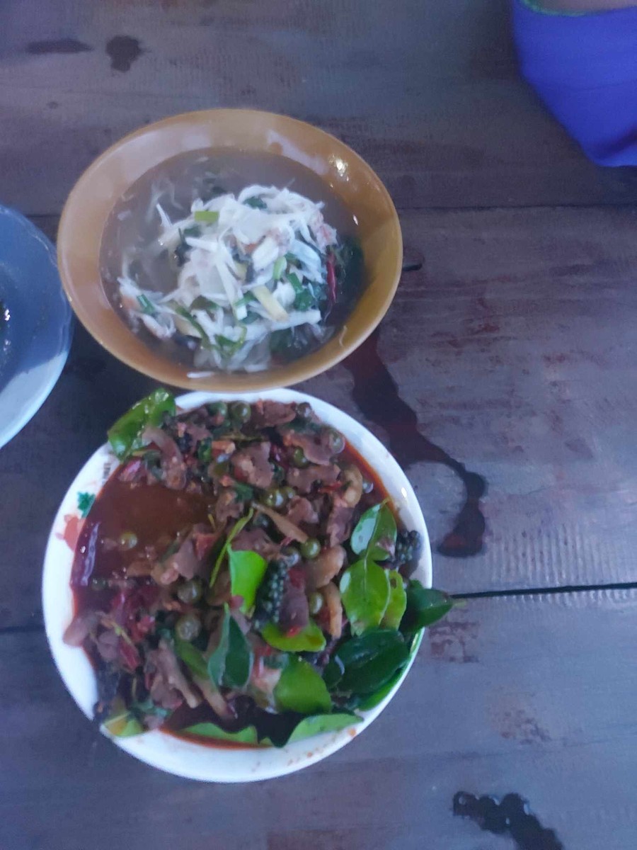 ผัดหมูป่ารสจัดๆ กับแกงปลานิล หน่อไ