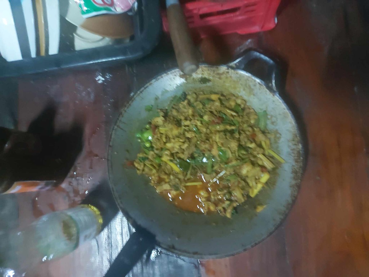 ผัดเผ็ดหมูป่าครับ เรียกว่าเป็นอาหา