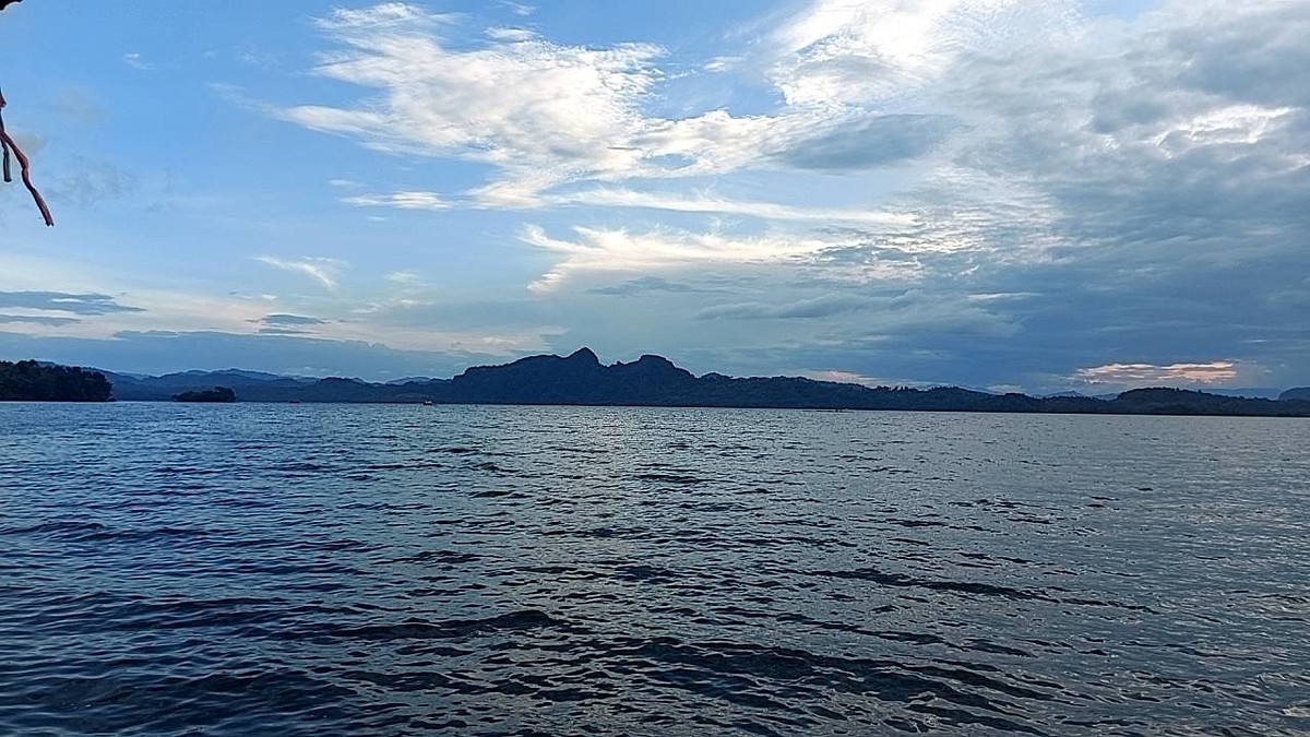  [b]บรรยากาศเขาแหลมยามเย็นน้าหมูส่งม