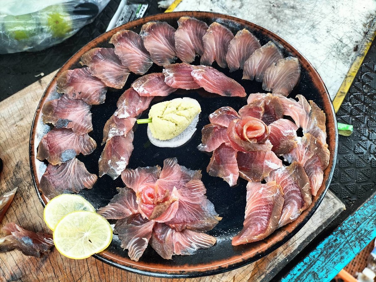 ปลาแข้งไก่บ่มเนือสองวัน ให้ลูกค้าไ